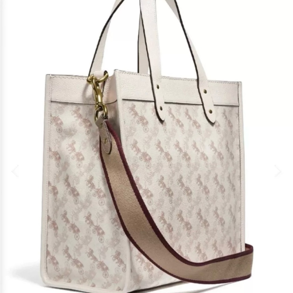 NWT COACH Field 30 Tote With Horse And Carriage Print Chalk 89143
